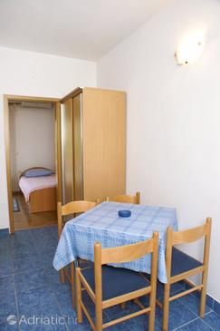 Trpanj, Eetkamer in the apartment, (pet friendly) en WiFi.