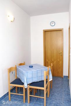 Trpanj, Eetkamer in the apartment, (pet friendly) en WiFi.