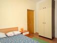 Mrljane, Ložnice 2 v ubytování typu apartment, s klimatizací, domácí mazlíčci povoleni a WiFi.