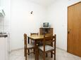 Dining room Duće, Dining room in the apartment, dostupna klima i WIFI.