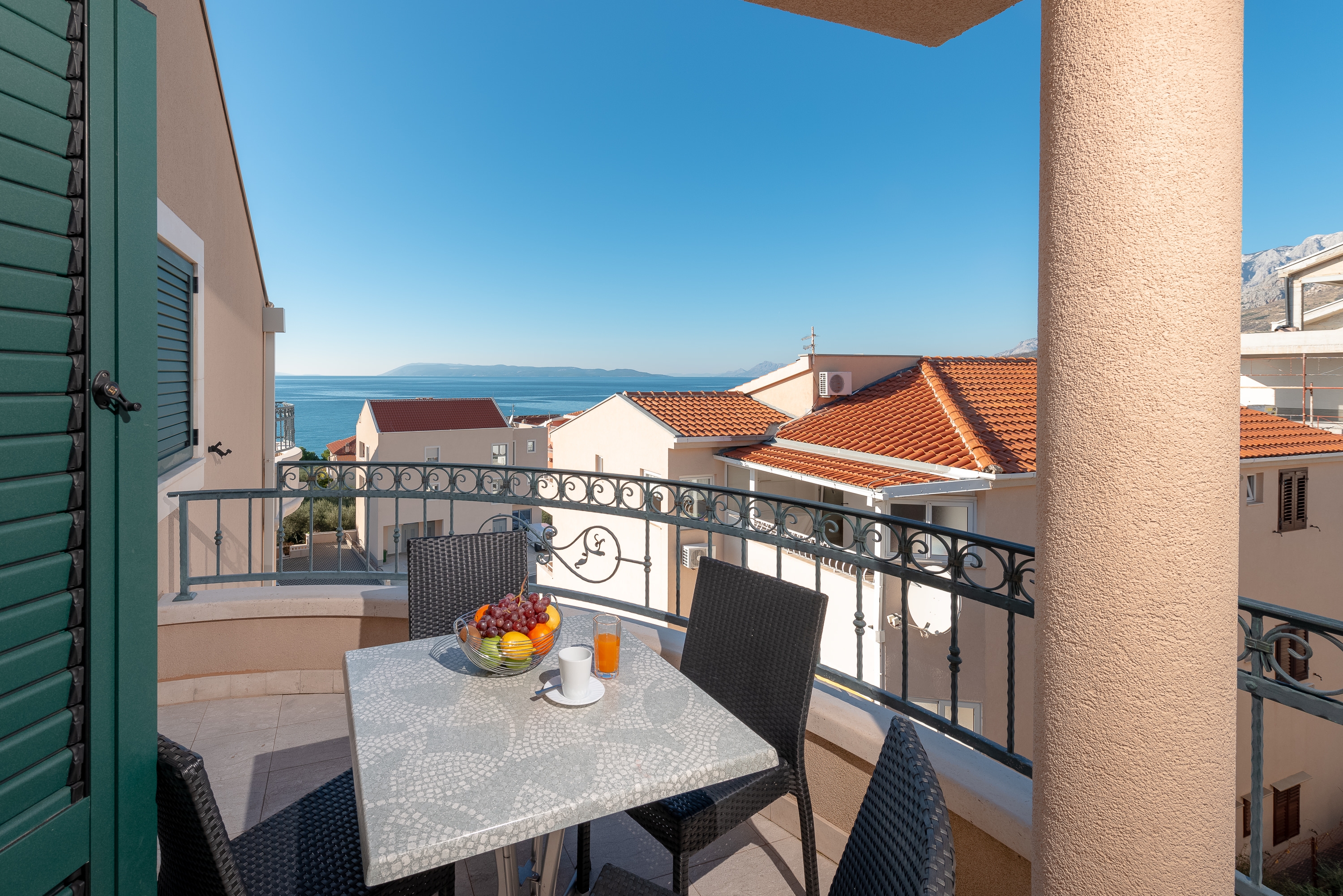 Two bedroom apartment with balcony and sea view Tučepi, Makarska  A-d