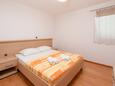 Спальня 2 Tučepi, Спальня 2 в размещении типа apartment, доступный кондиционер и WiFi.
