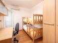 Ložnice 2 Tučepi, Ložnice 2 v ubytování typu apartment, s klimatizací a WiFi.