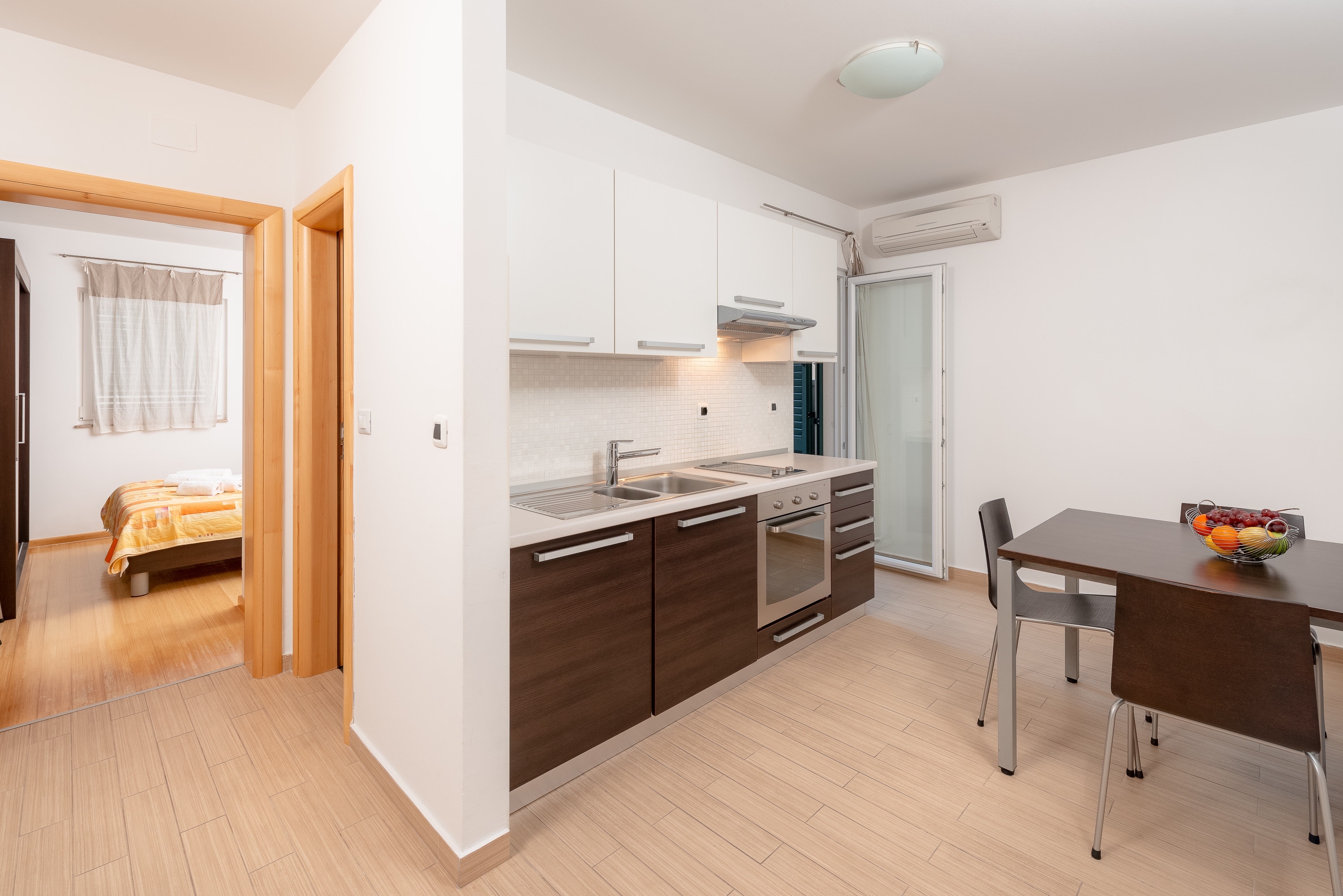 One bedroom apartment with balcony Tučepi, Makarska (A-3193-m)