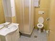 Palit, Bathroom in the studio-apartment, (pet friendly) and WiFi.