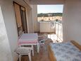 Palit, Terrasse dans l’hébergement en type room, avec la vue sur la mer, animaux acceptés et WiFi.