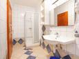 Ванная комната Rogoznica, Ванная комната в размещении типа apartment, Домашние животные допускаются и WiFi.