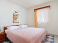 Rogoznica, Bedroom in the apartment, (pet friendly) and WiFi.