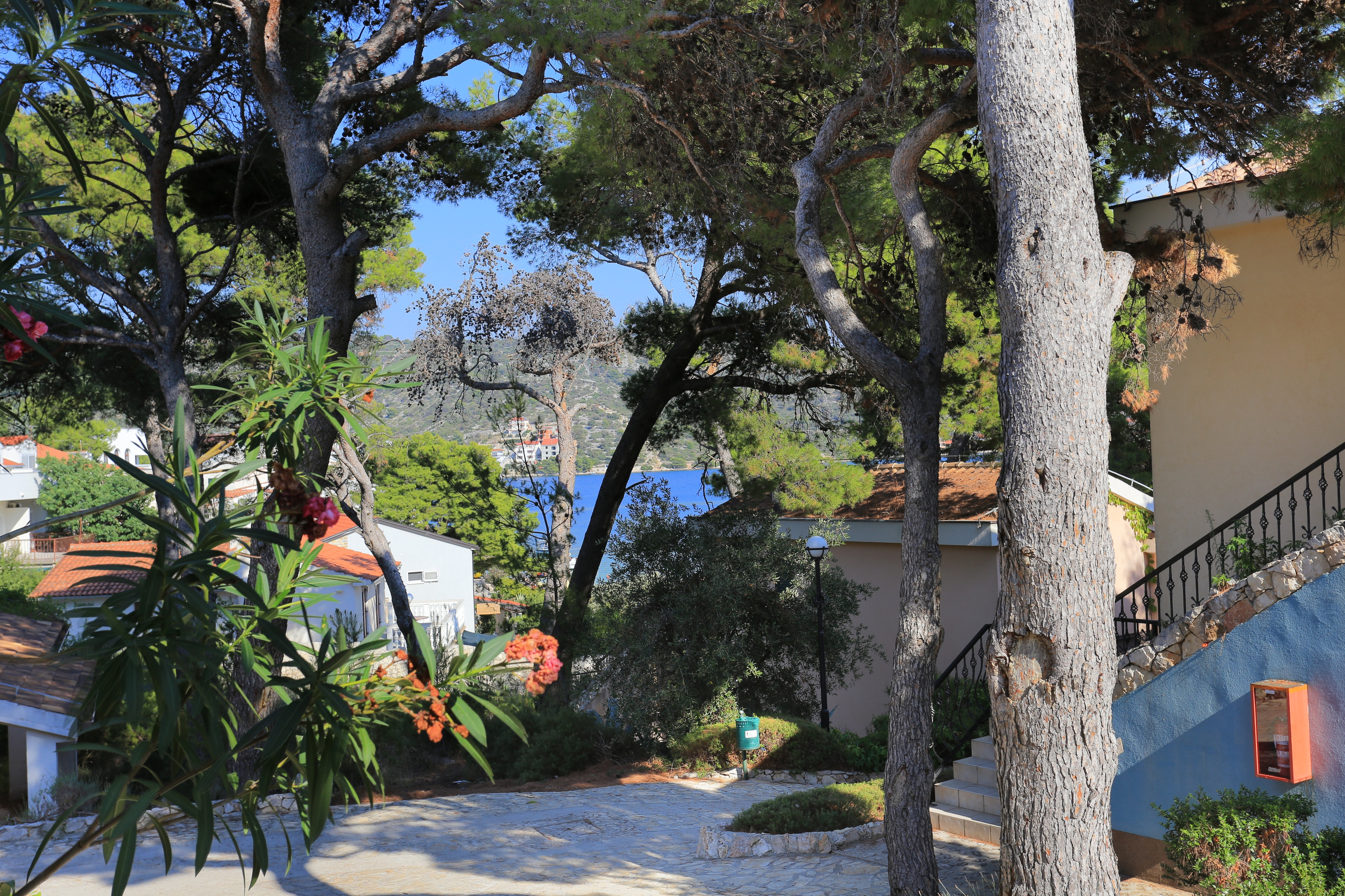 One bedroom apartment with terrace and sea view Rogoznica  A-b