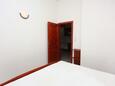 Rogoznica, Bedroom in the apartment, (pet friendly) and WiFi.