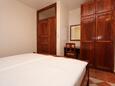 Rogoznica, Bedroom in the apartment, (pet friendly) and WiFi.