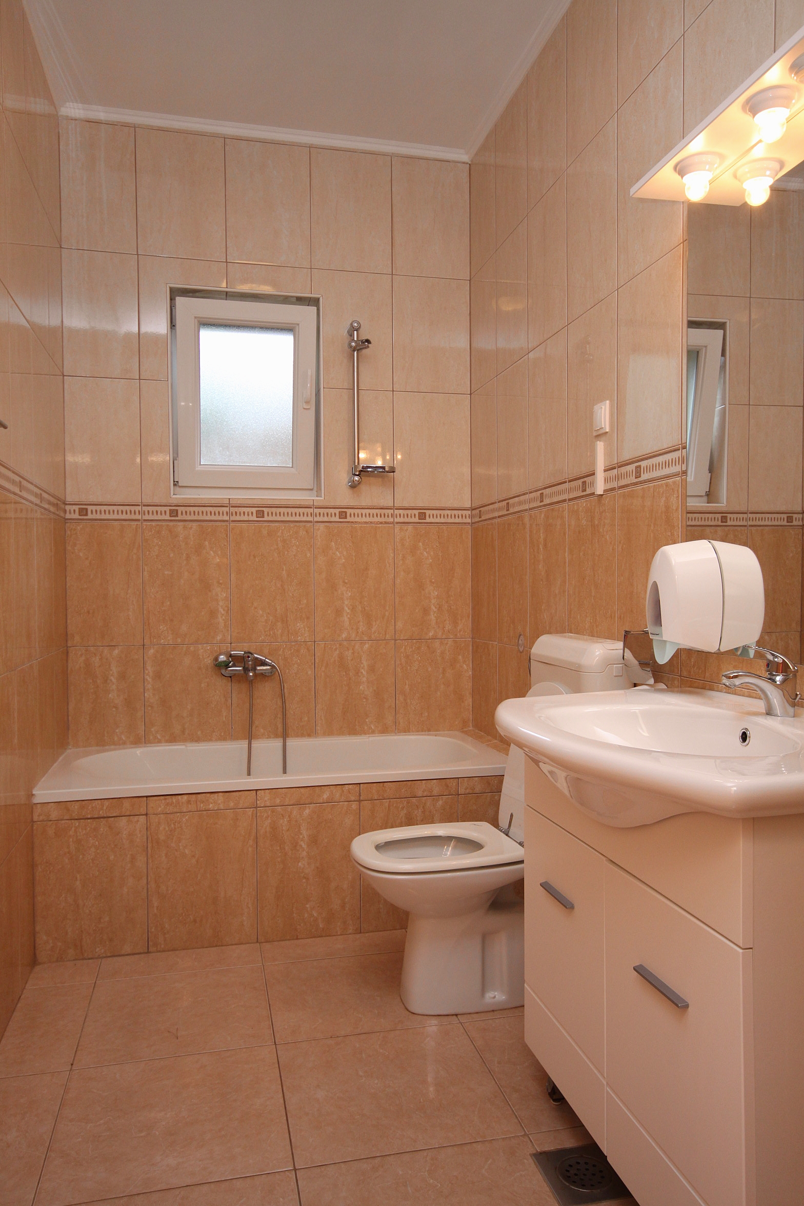 Two bedroom apartment near beach Rogoznica  A-a