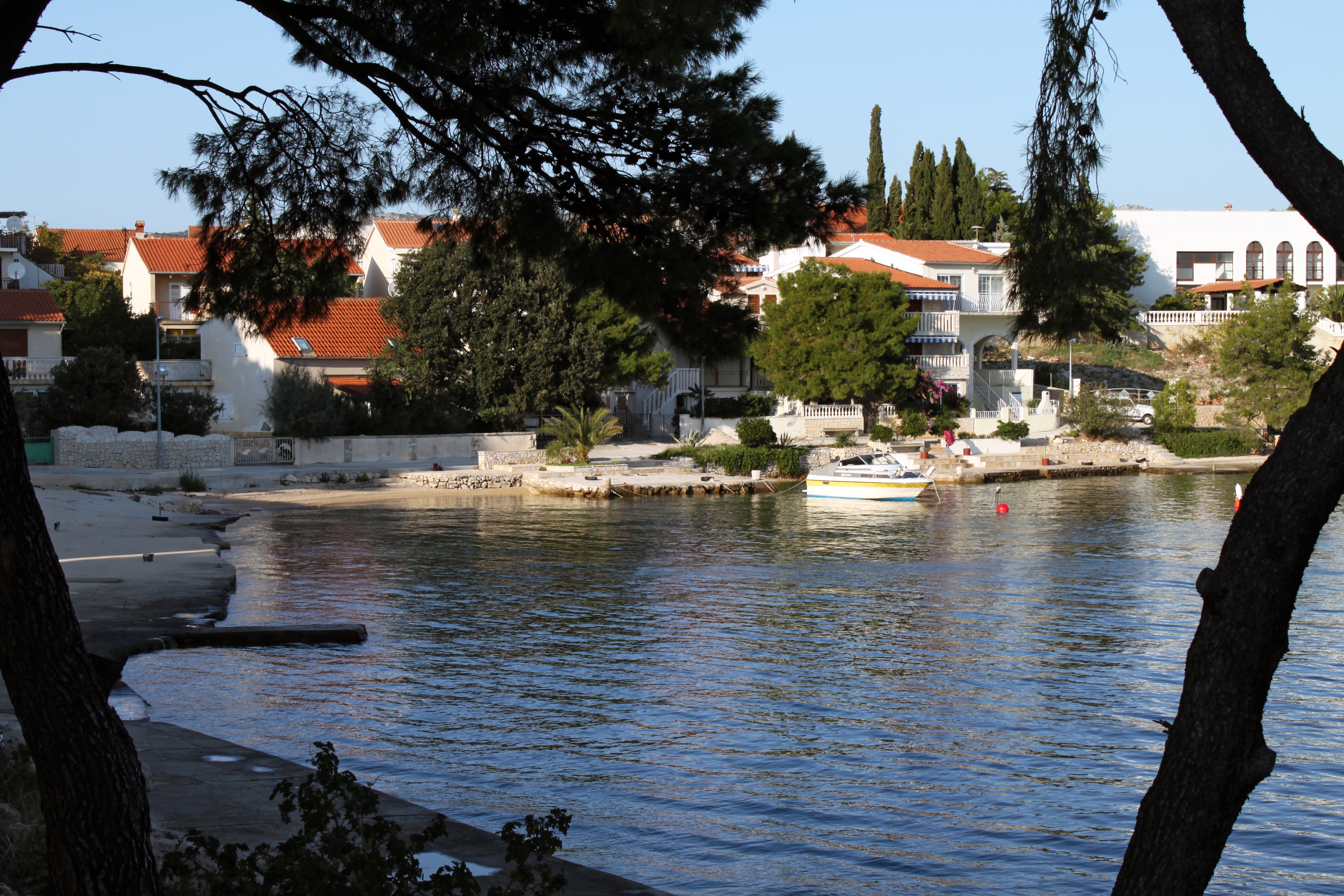 Two bedroom apartment near beach Rogoznica  A-a