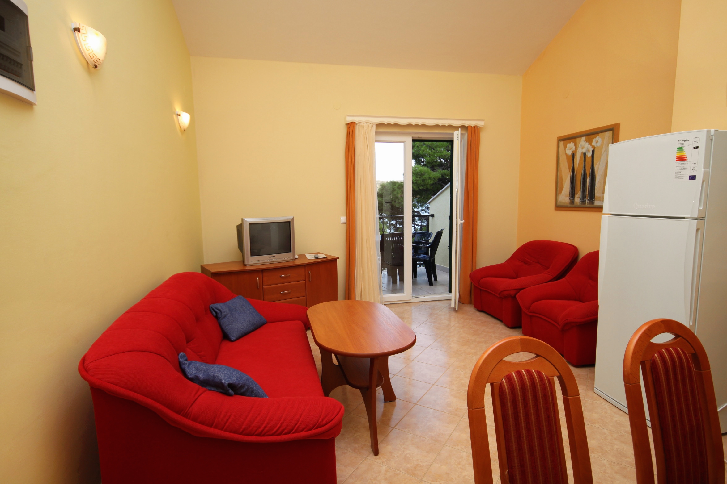 Two bedroom apartment near beach Rogoznica (A-3198-c)