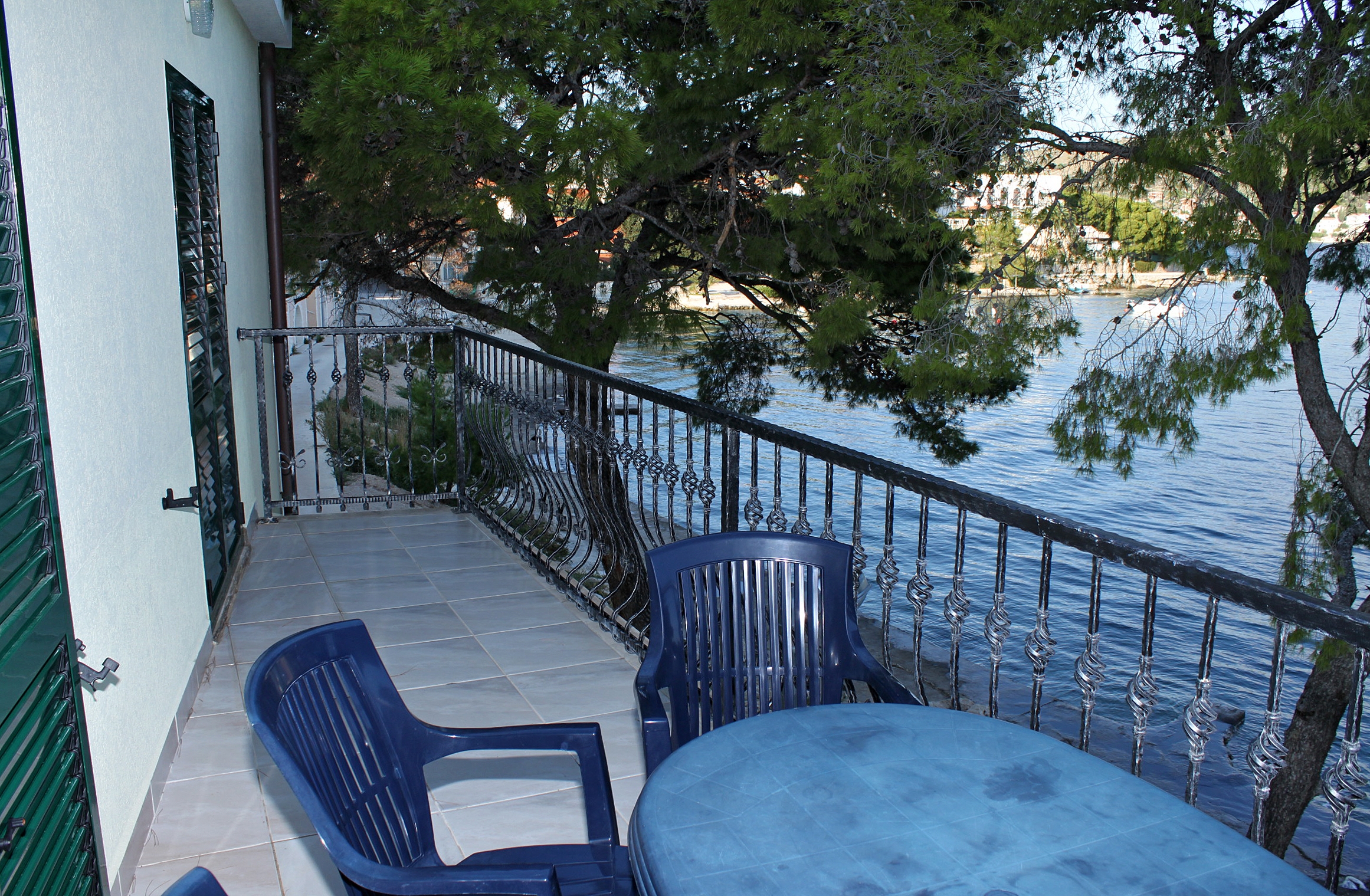 Two bedroom apartment near beach Rogoznica  A-c