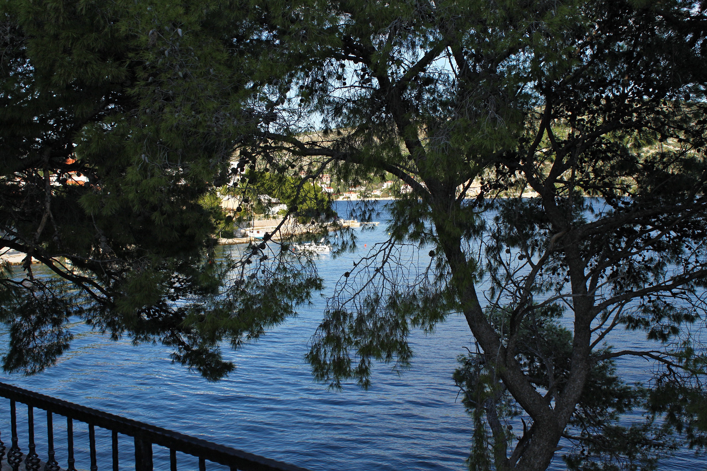 Two bedroom apartment near beach Rogoznica  A-c