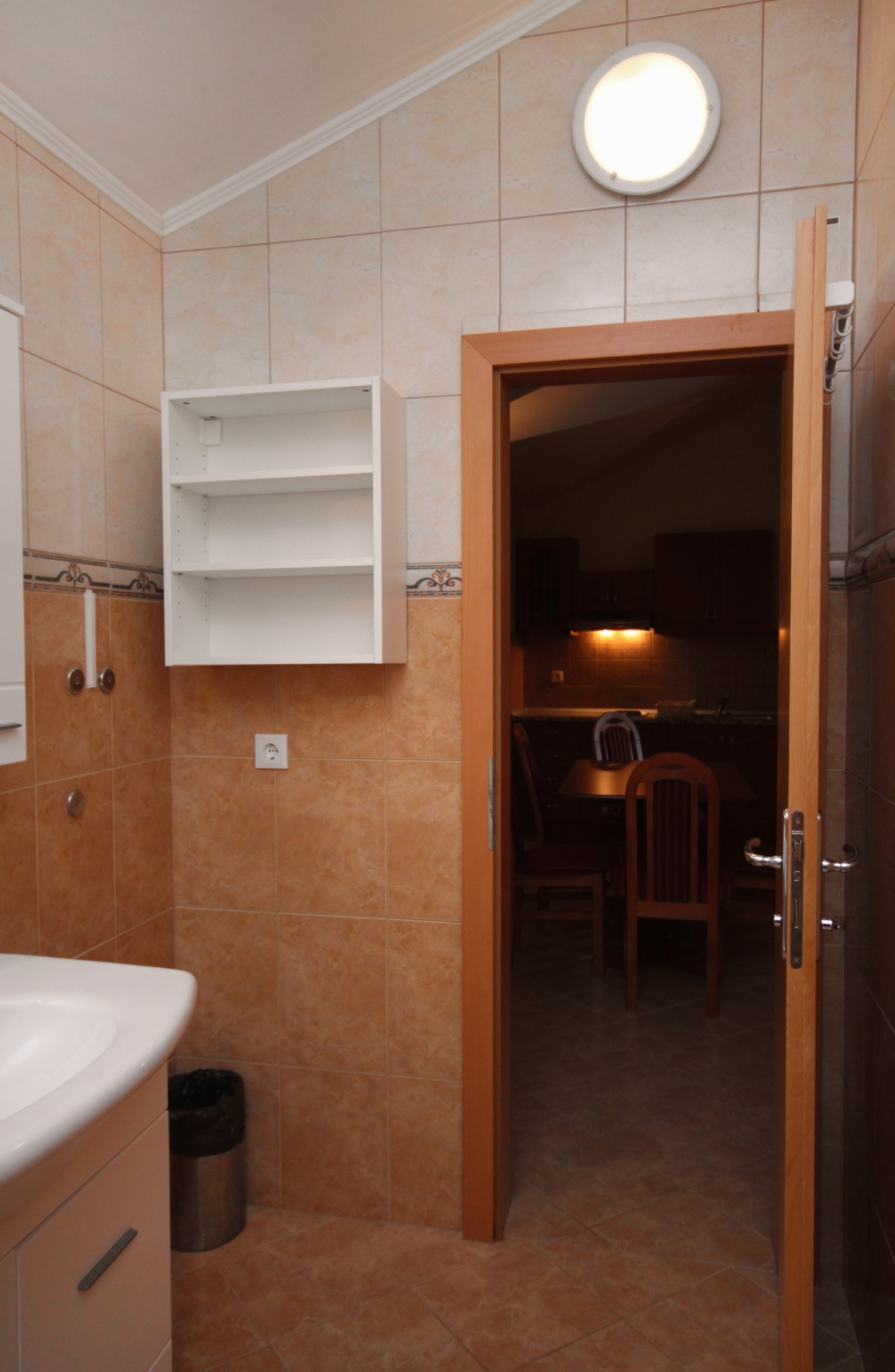 One bedroom apartment near beach Rogoznica  A-d