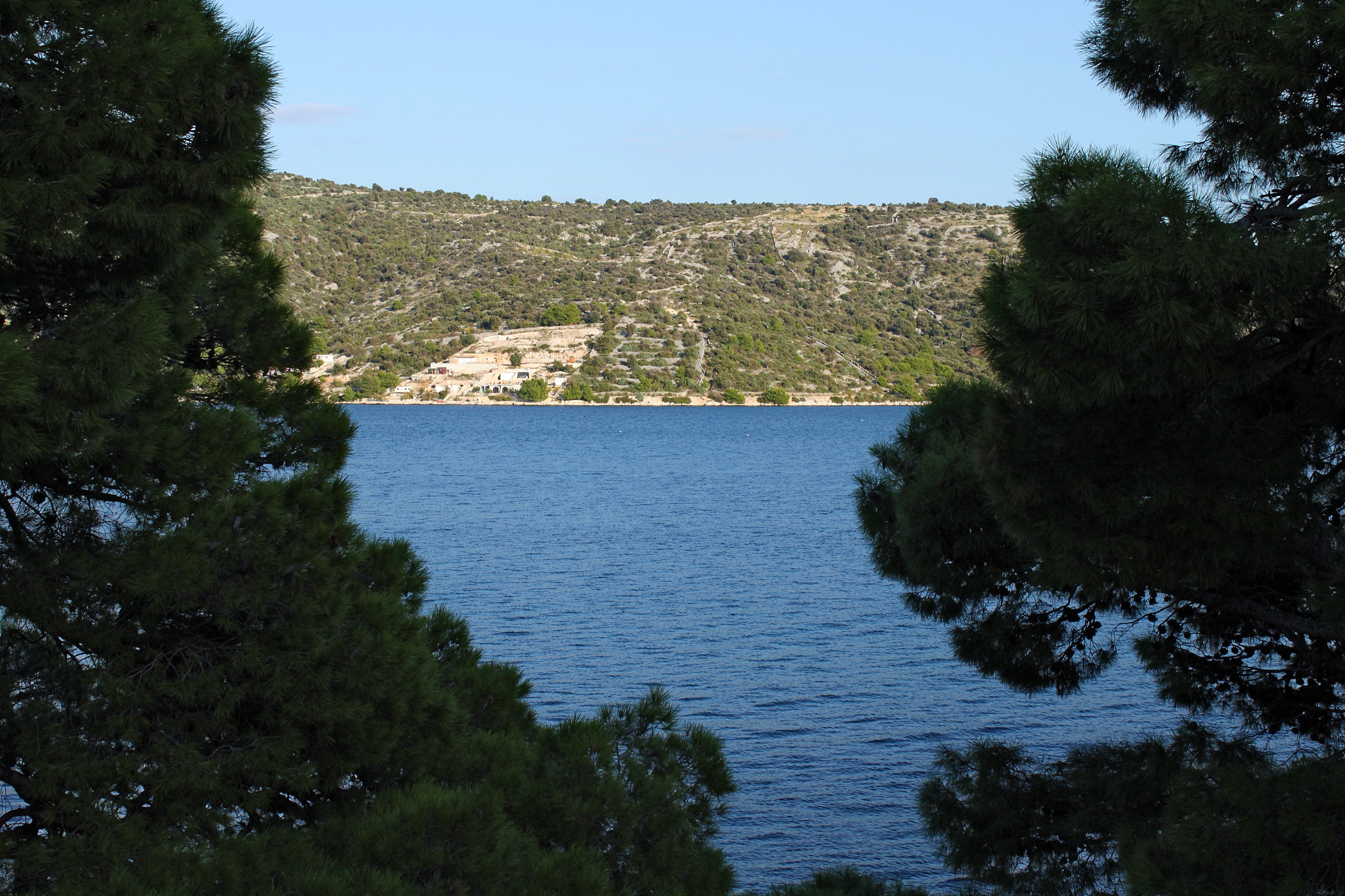 One bedroom apartment near beach Rogoznica  A-d