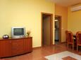 Rogoznica, Living room in the apartment, (pet friendly) and WiFi.