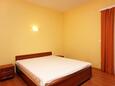 Ložnice 1 Rogoznica, Ložnice 1 v ubytování typu apartment, domácí mazlíčci povoleni a WiFi.