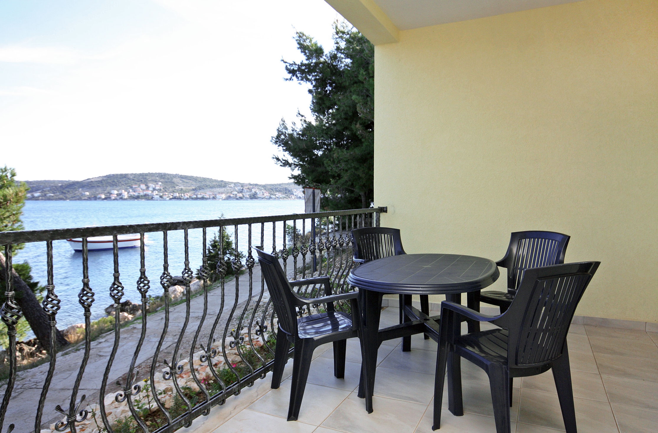 Two bedroom apartment near beach Rogoznica (A-3199-b) Two bedroom apartment near beach Rogoznica (A-3199-b)