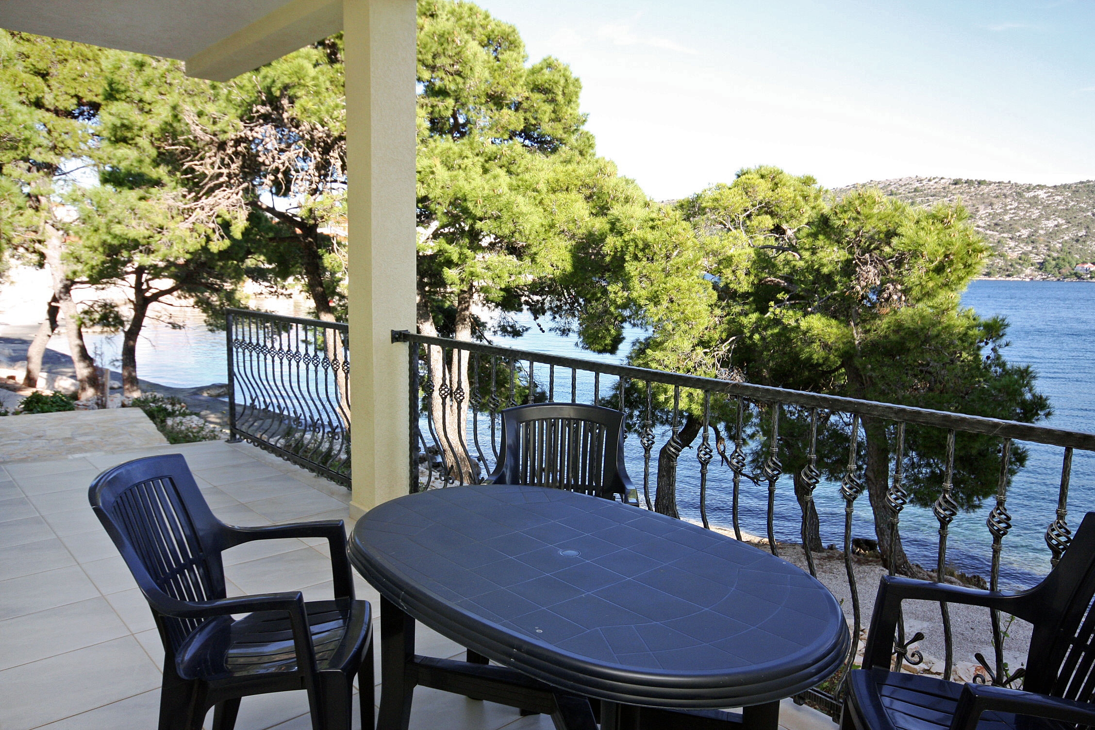 Two bedroom apartment near beach Rogoznica  A-b