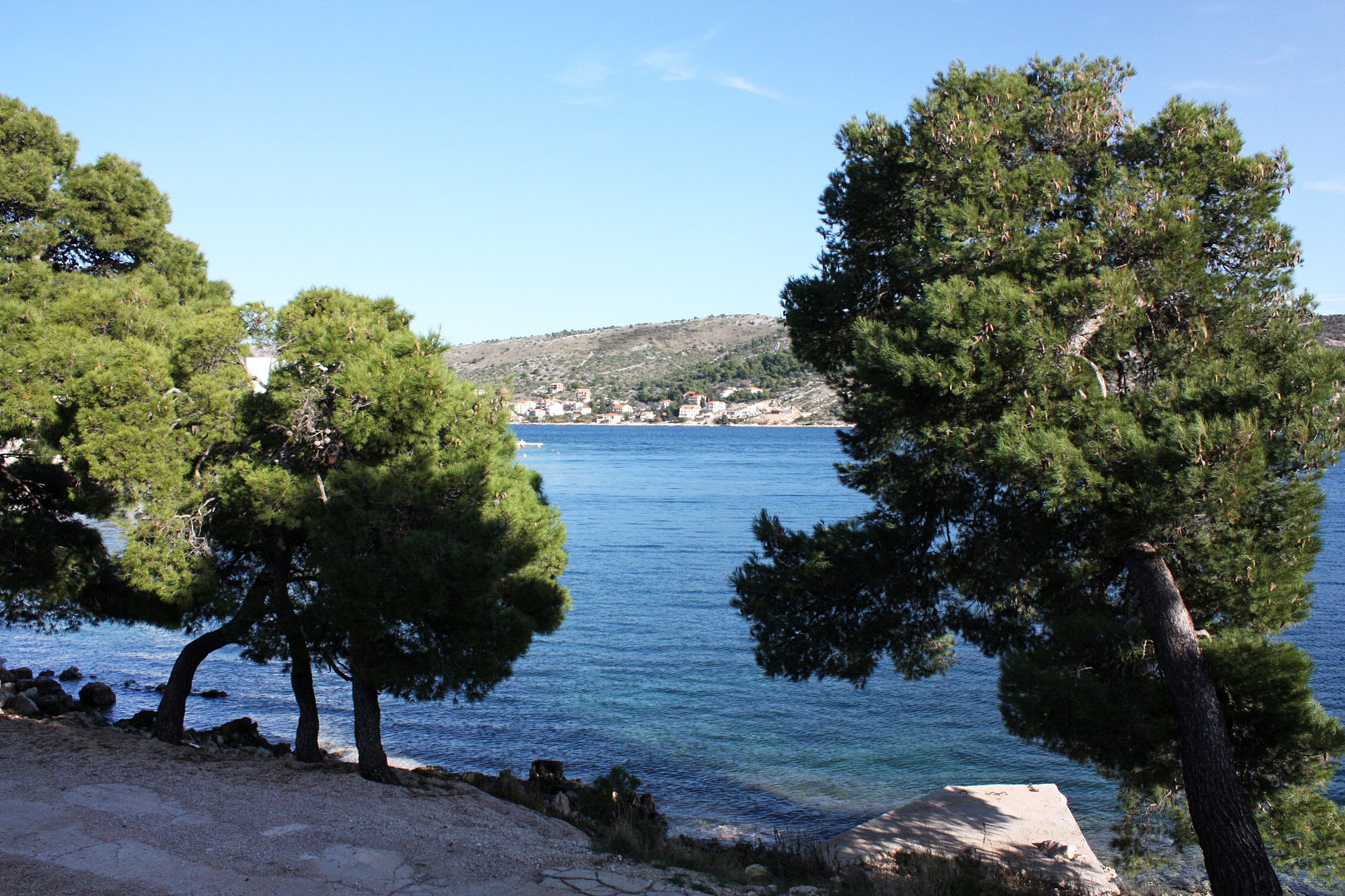 Two bedroom apartment near beach Rogoznica  A-b
