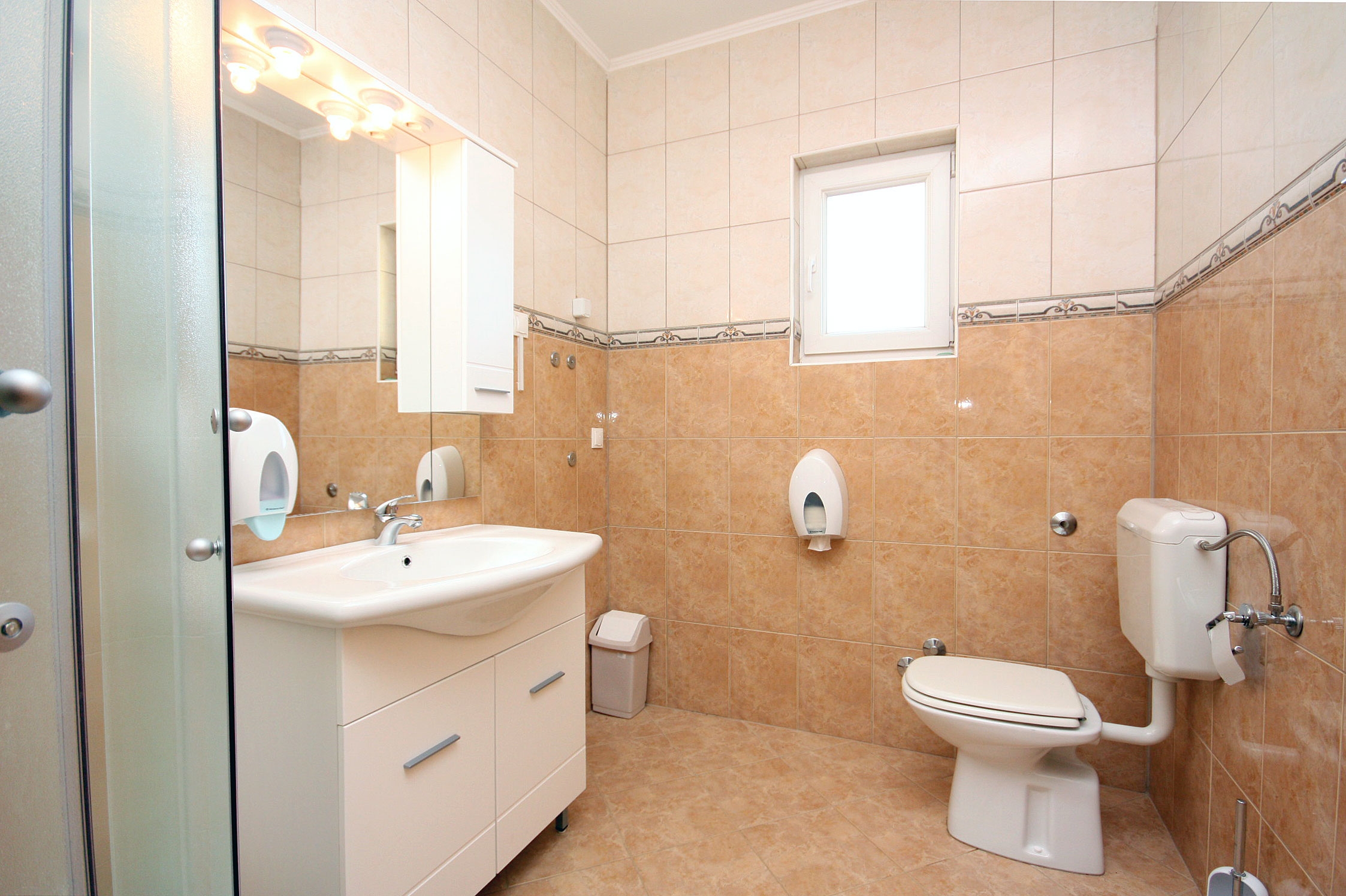 Two bedroom apartment near beach Rogoznica  A-c