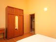 Rogoznica, Ložnice 1 v ubytování typu apartment, domácí mazlíčci povoleni a WiFi.
