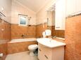 Rogoznica, Bathroom in the apartment, (pet friendly) and WiFi.