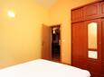 Rogoznica, Bedroom in the apartment, (pet friendly) and WiFi.