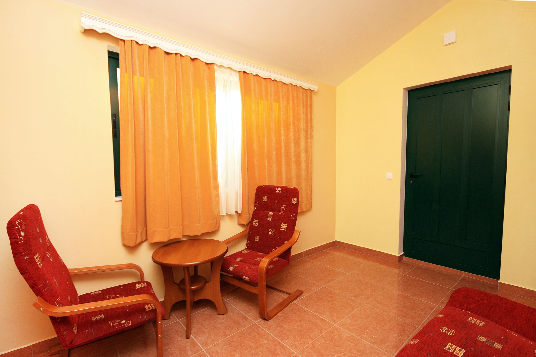 One bedroom apartment near beach Rogoznica  A-d