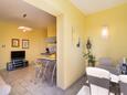 Barbat, Dining room in the apartment, (pet friendly) and WiFi.