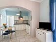 Barbat, Dining room in the apartment, (pet friendly) and WiFi.