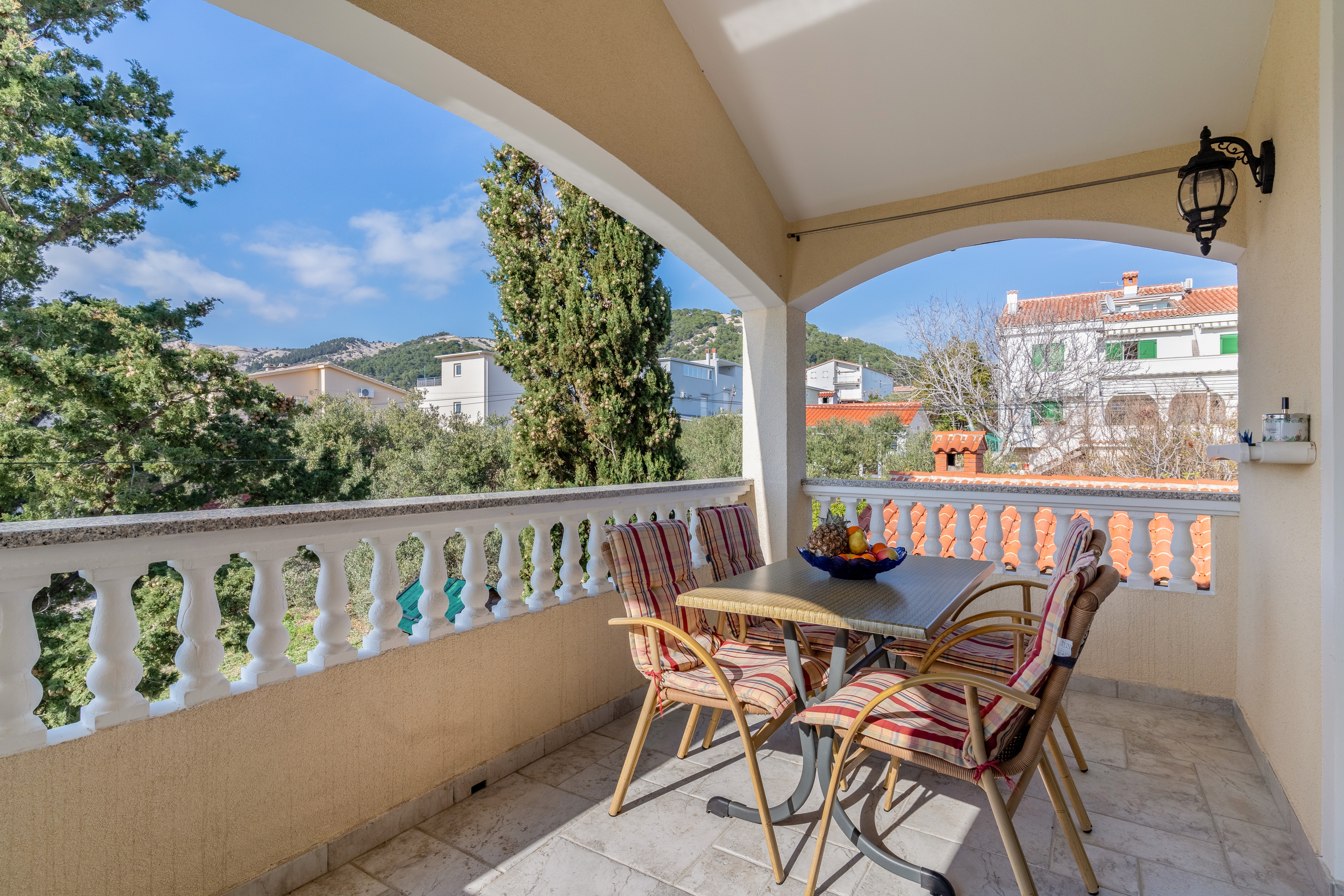 Jednosobni apartman s terasom i pogledom na more Barbat, Rab  A-a