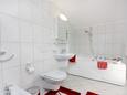 Barbat, Bathroom 1 in the studio-apartment, (pet friendly) and WiFi.