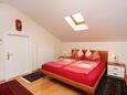 Bedroom Barbat, Bedroom in the studio-apartment, air condition available, (pet friendly) and WiFi.