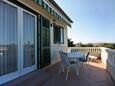 Barbat, Terrasse dans l’hébergement en type studio-apartment, avec la vue sur la mer, animaux acceptés et WiFi.