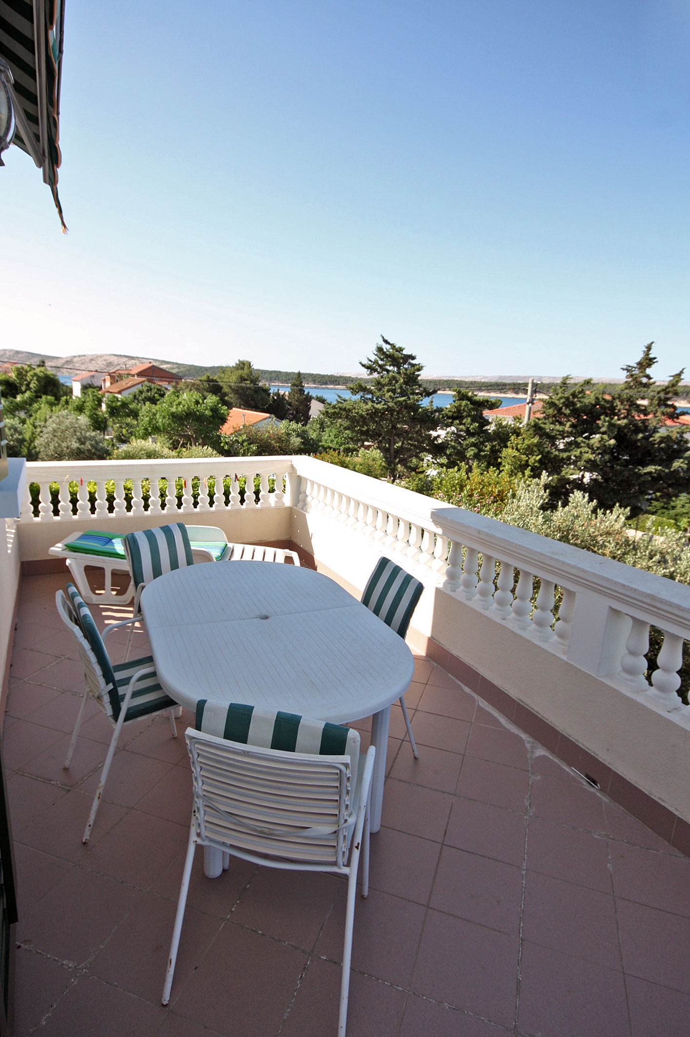 Studio flat with terrace and sea view Barbat, Rab  AS-b