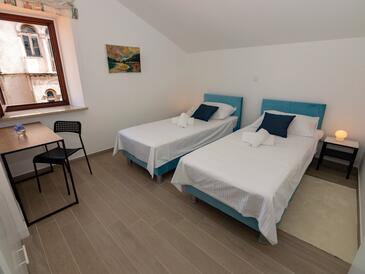 Bedroom Rab, Bedroom in the room, dostupna klima i WIFI.