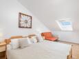 Ložnice 1 Tisno, Ložnice 1 v ubytování typu apartment, s klimatizací a domácí mazlíčci povoleni.