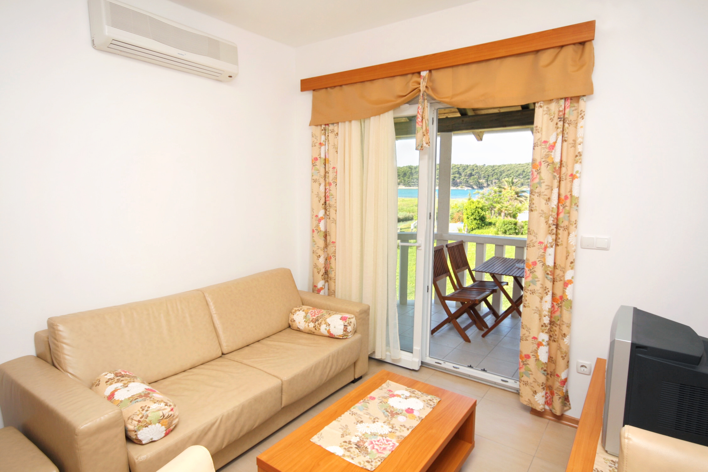 One bedroom apartment with terrace and sea view Palit, Rab (A-3210-d) One bedroom apartment with terrace and sea view Palit, Rab (A-3210-d)