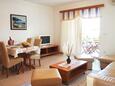 Kampor, Sala de estar in the apartment, air condition available y WiFi.