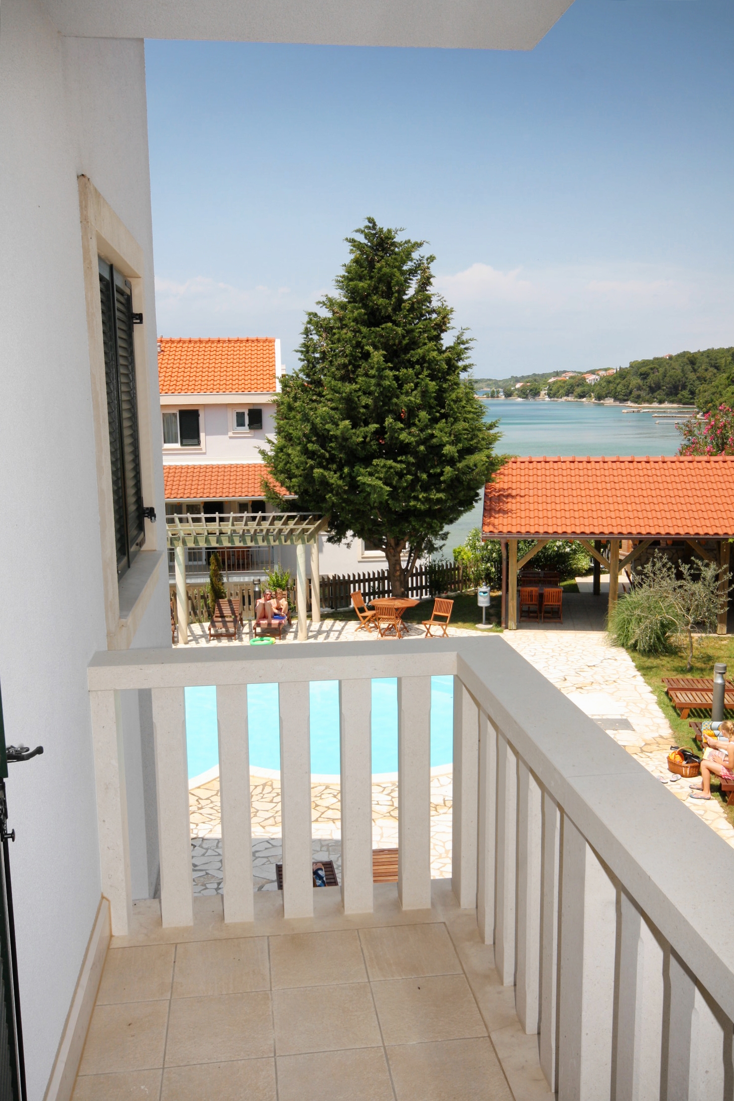 One bedroom apartment with terrace and sea view Kampor, Rab  A-d