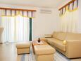 Kampor, Sala de estar in the apartment, air condition available y WiFi.