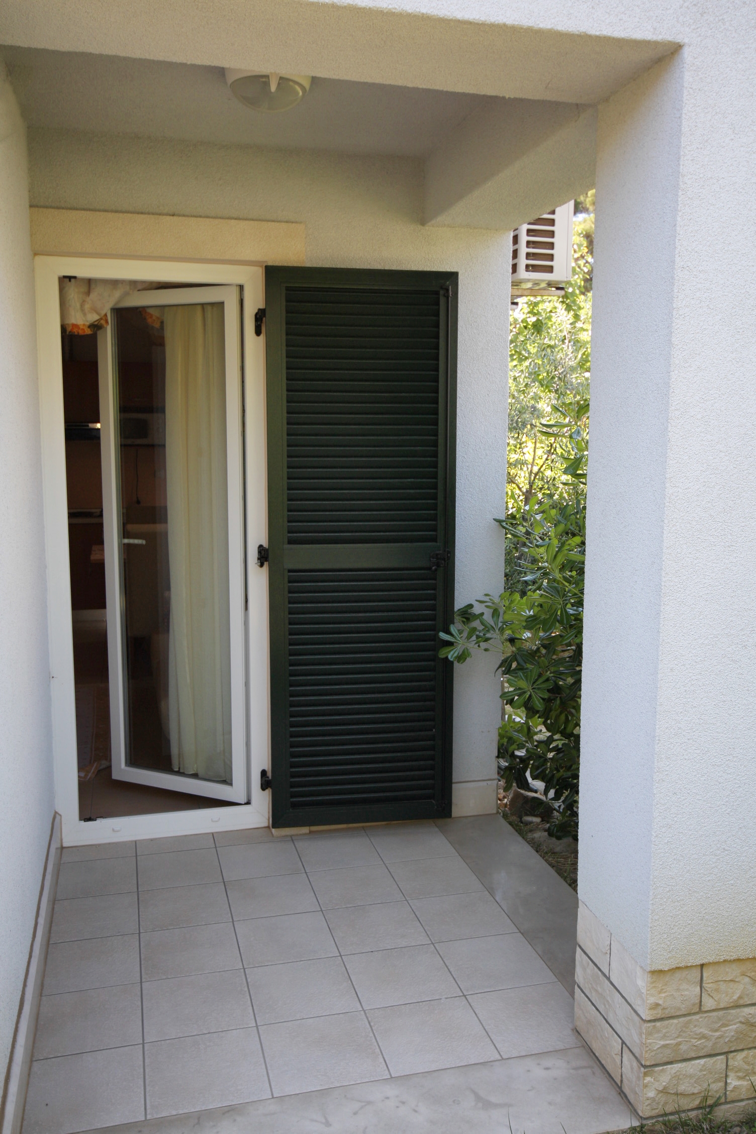 One bedroom apartment with terrace Banjol, Rab  A-b