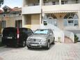 Parking lot Tisno, Murter, Parking lot 3222 - Apartments near sea with pebble beach.