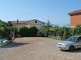 Parking lot Linardići, Krk, Parking lot 3223 - Apartments with pebble beach.