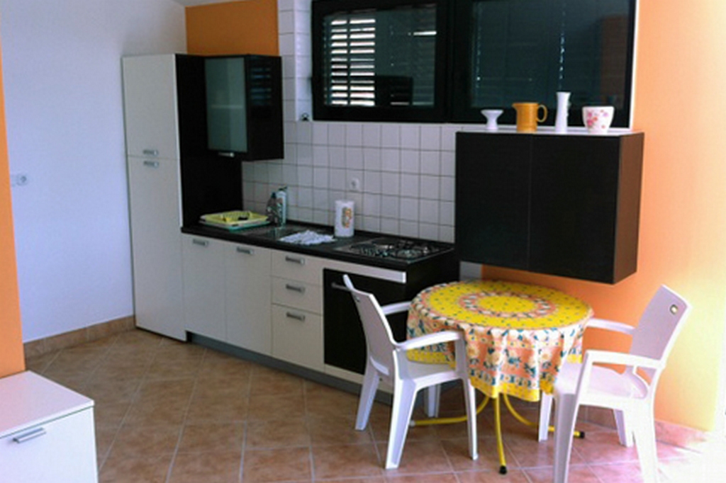 Jednosobni apartman s terasom i pogledom na more Jadranovo, Crikvenica  A-b