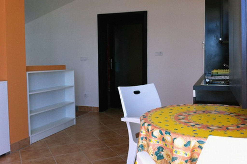 Jednosobni apartman s terasom i pogledom na more Jadranovo, Crikvenica  A-b